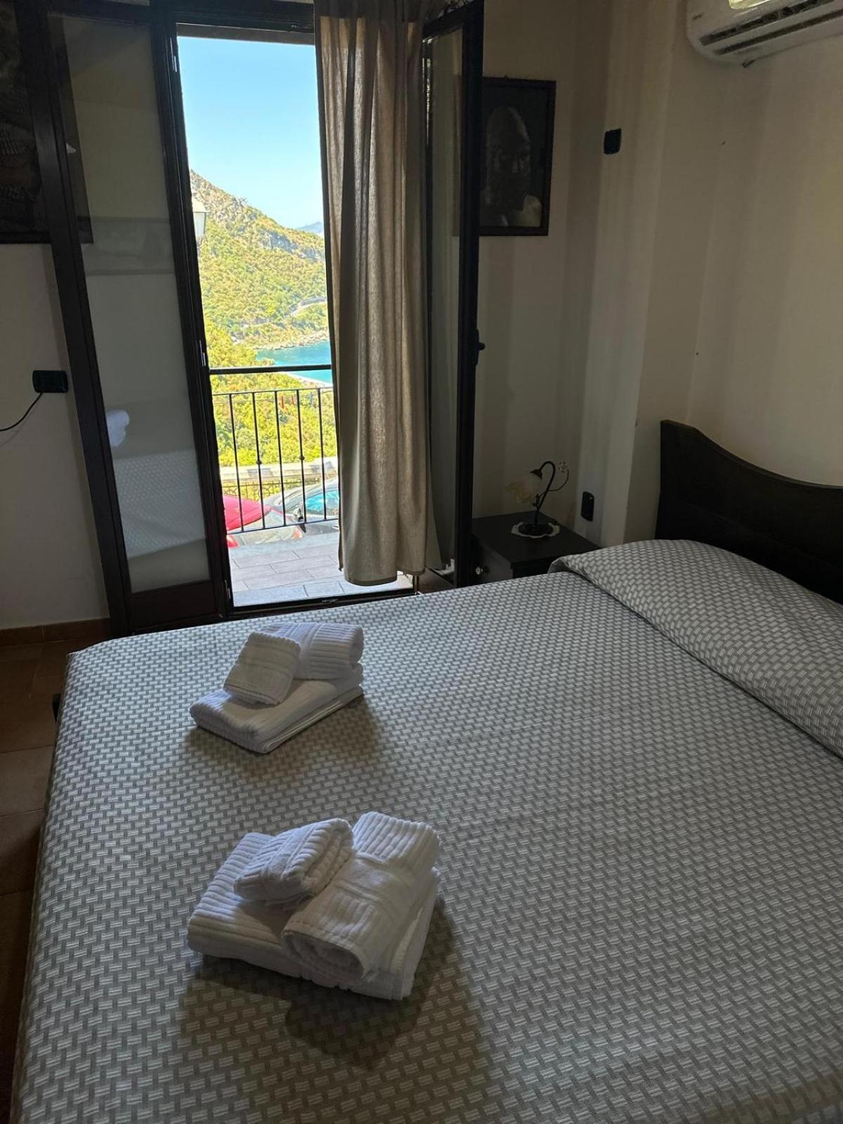 B&B La Bastia Шилла Екстер'єр фото