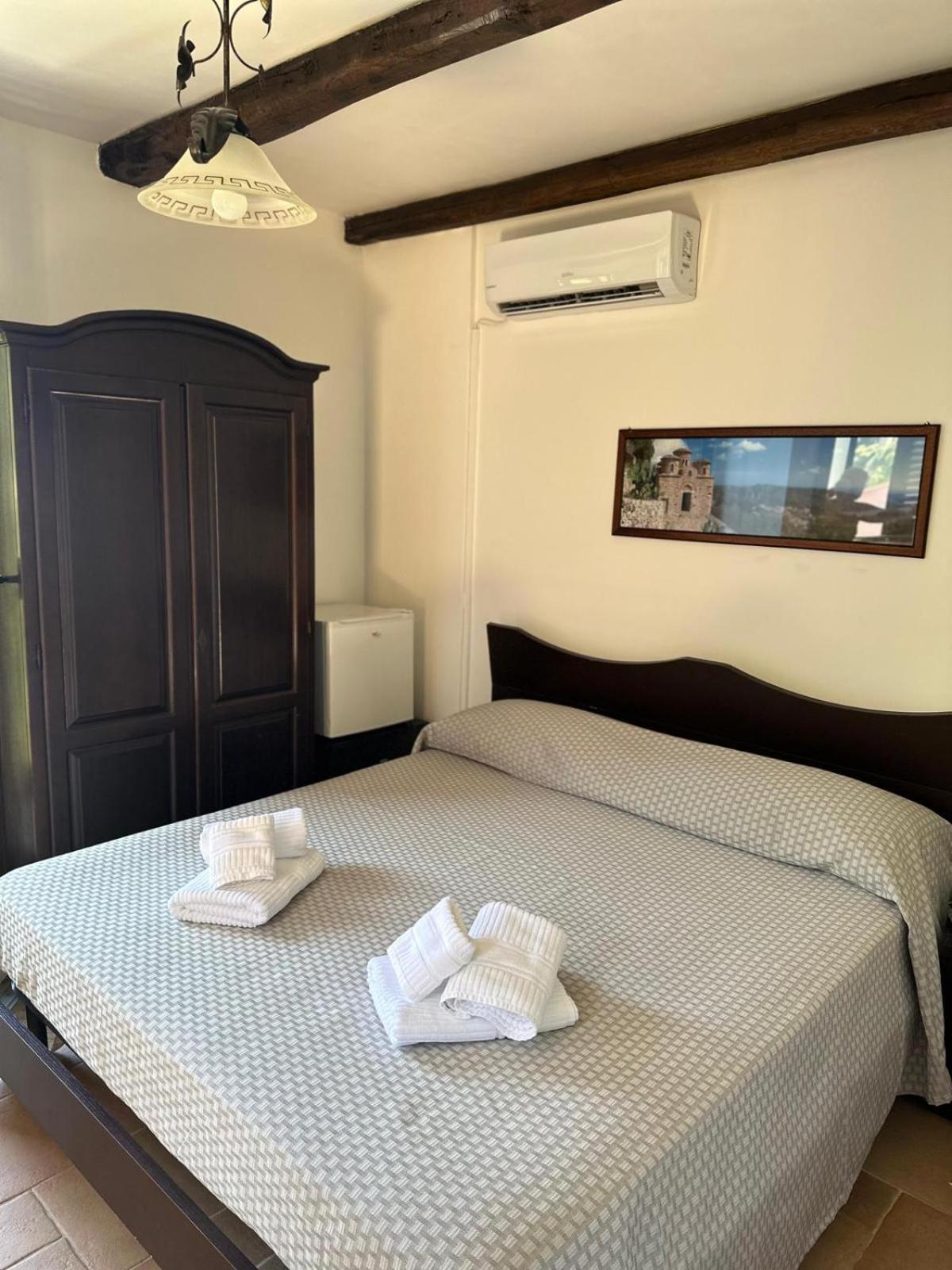 B&B La Bastia Шилла Екстер'єр фото