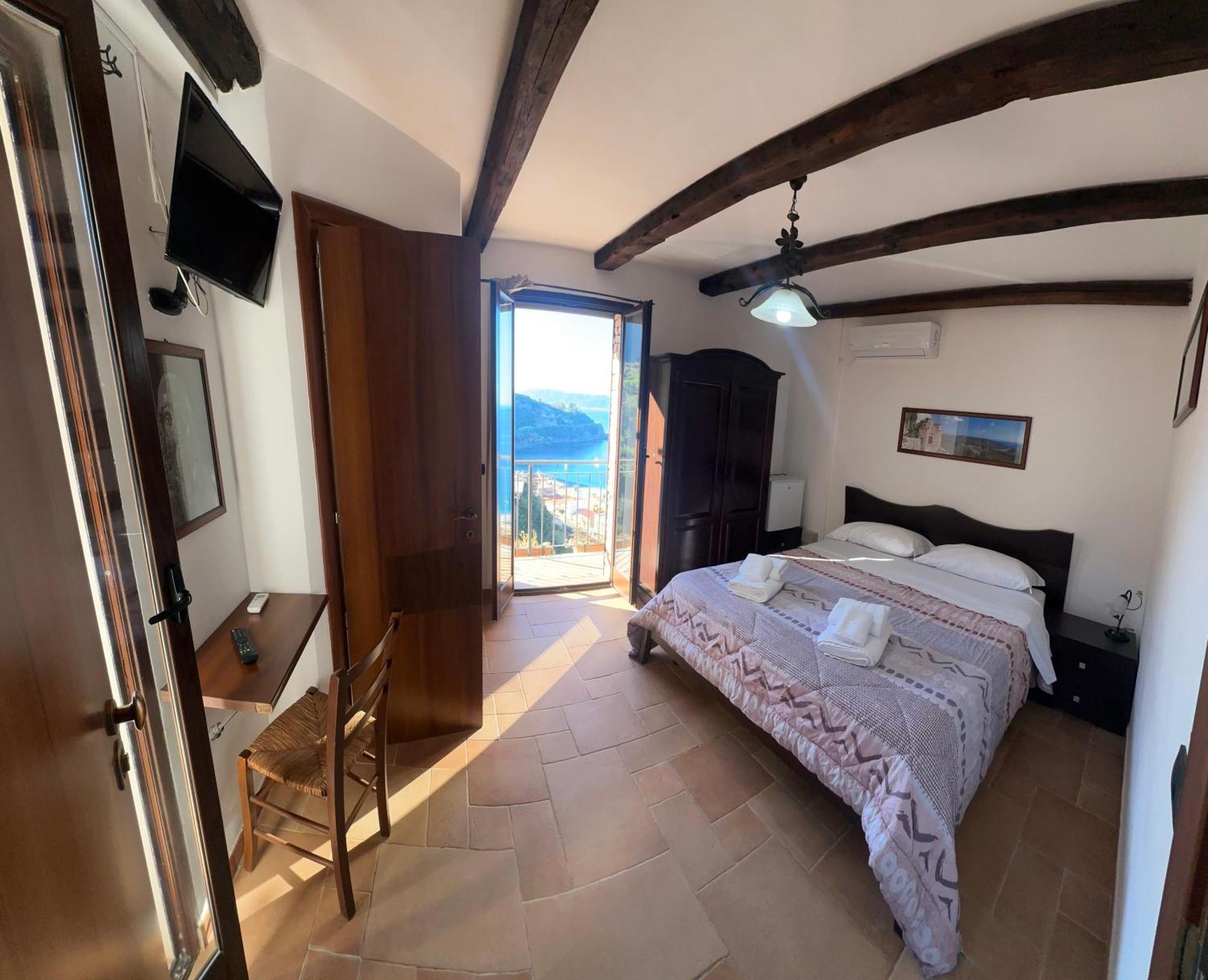 B&B La Bastia Шилла Екстер'єр фото